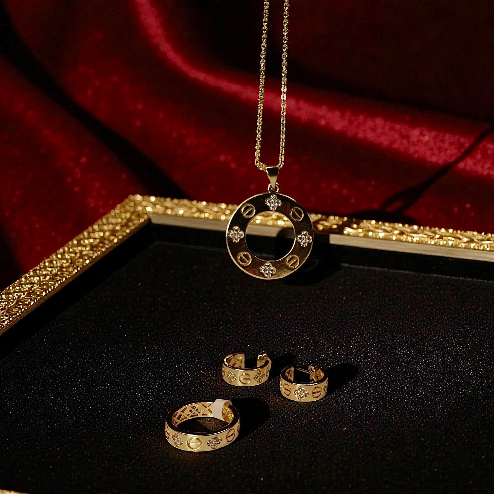 Parure dorée de luxe